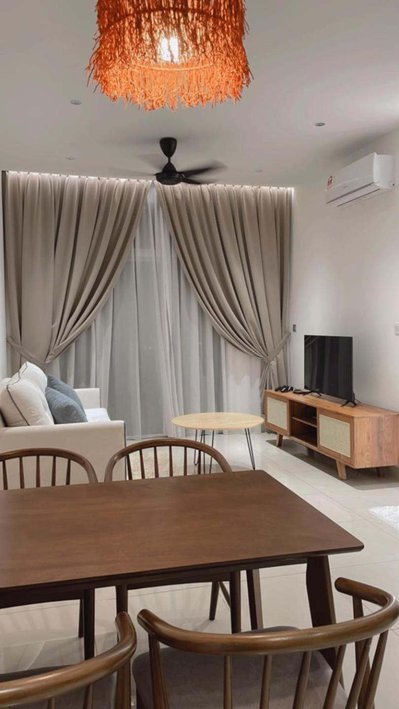 Sks Habitat Terminal Bus Netflix Jchome By Mwm Johor Bahru Buitenkant foto